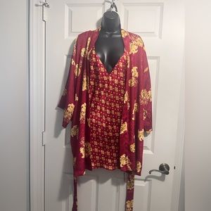 VINTAGE VICTORIA’S SECRET CHEMISE AND KIMONO SLEEP SET- 1994